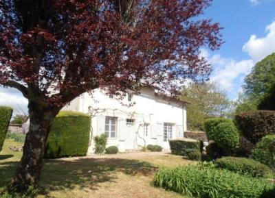 €235000 - Detached 5 Bedroomed Character Property With A Pool