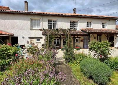 €164850 - Beautiful Village House, Lovely Exterior And Gitepotential