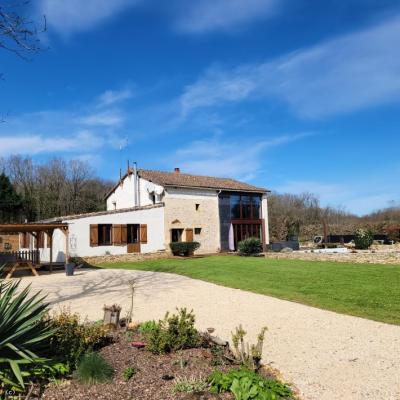 Beautiful Barn Conversion With Swimming Pool And Landscaped Garden