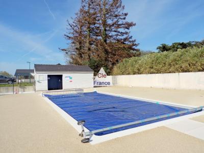 Detached Chalet with Swimming Pool