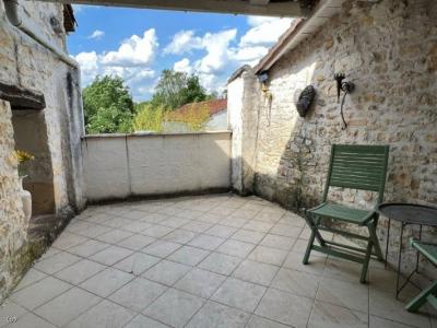 SLD02617 - Under Offer with Cle France