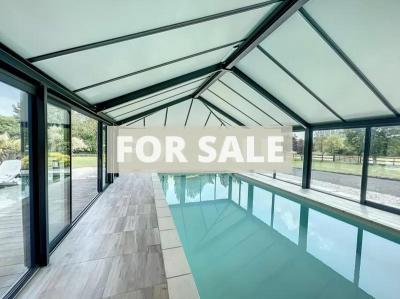 Stunning Property with Pool, Lake and High Specification