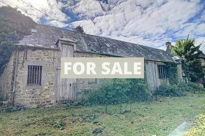 Country House with Several Outbuildings in 4.5 Hectares