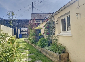 Town House in Good Condition with Garden