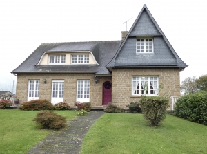 Substantial Detached House with Garden