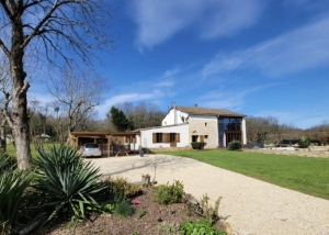 Beautiful Barn Conversion With Swimming Pool And Landscaped Garden