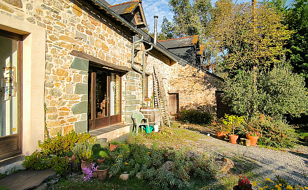 Detached Country House with Outbuildings and Land