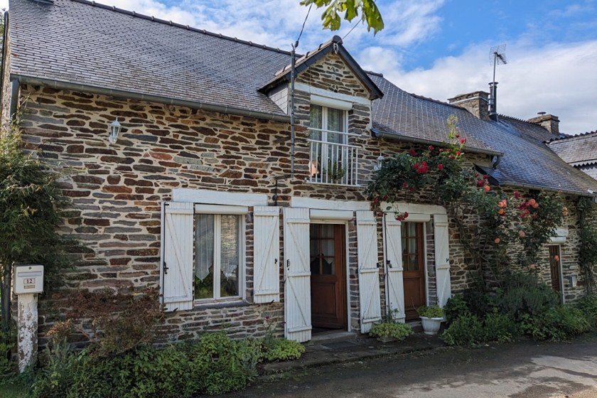 Traditional House with Garden and Outbuilding