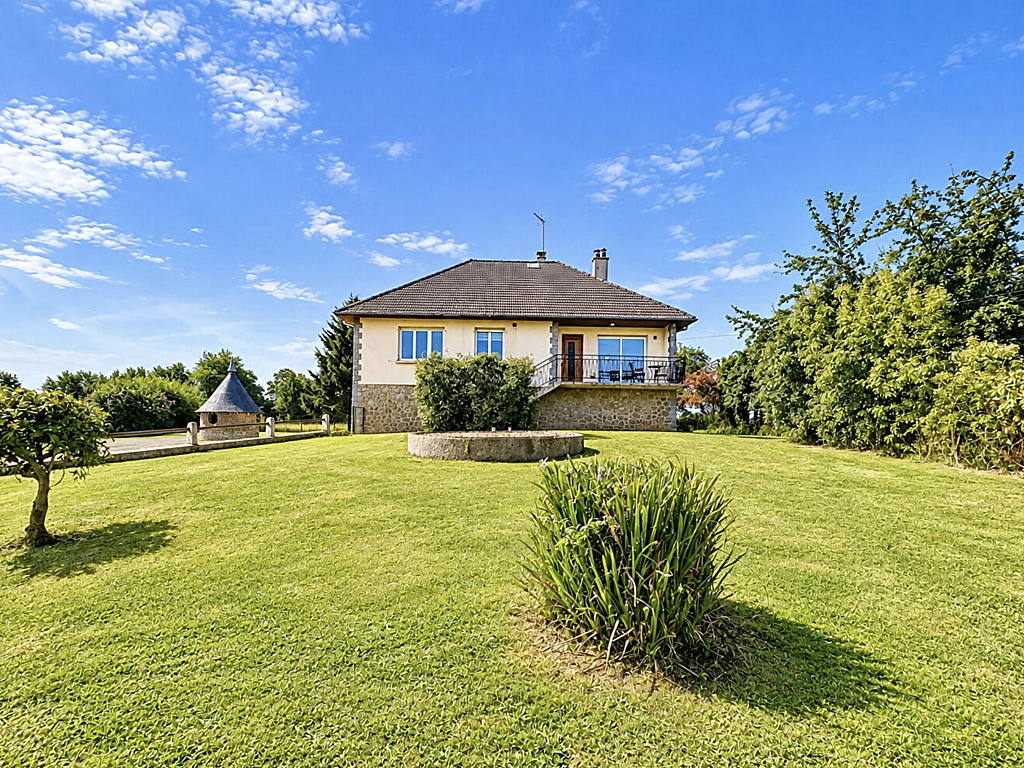 Property_For_Sale_in_France_with_Cle_France_Join_our_mailing_List_LNH08841_49.57