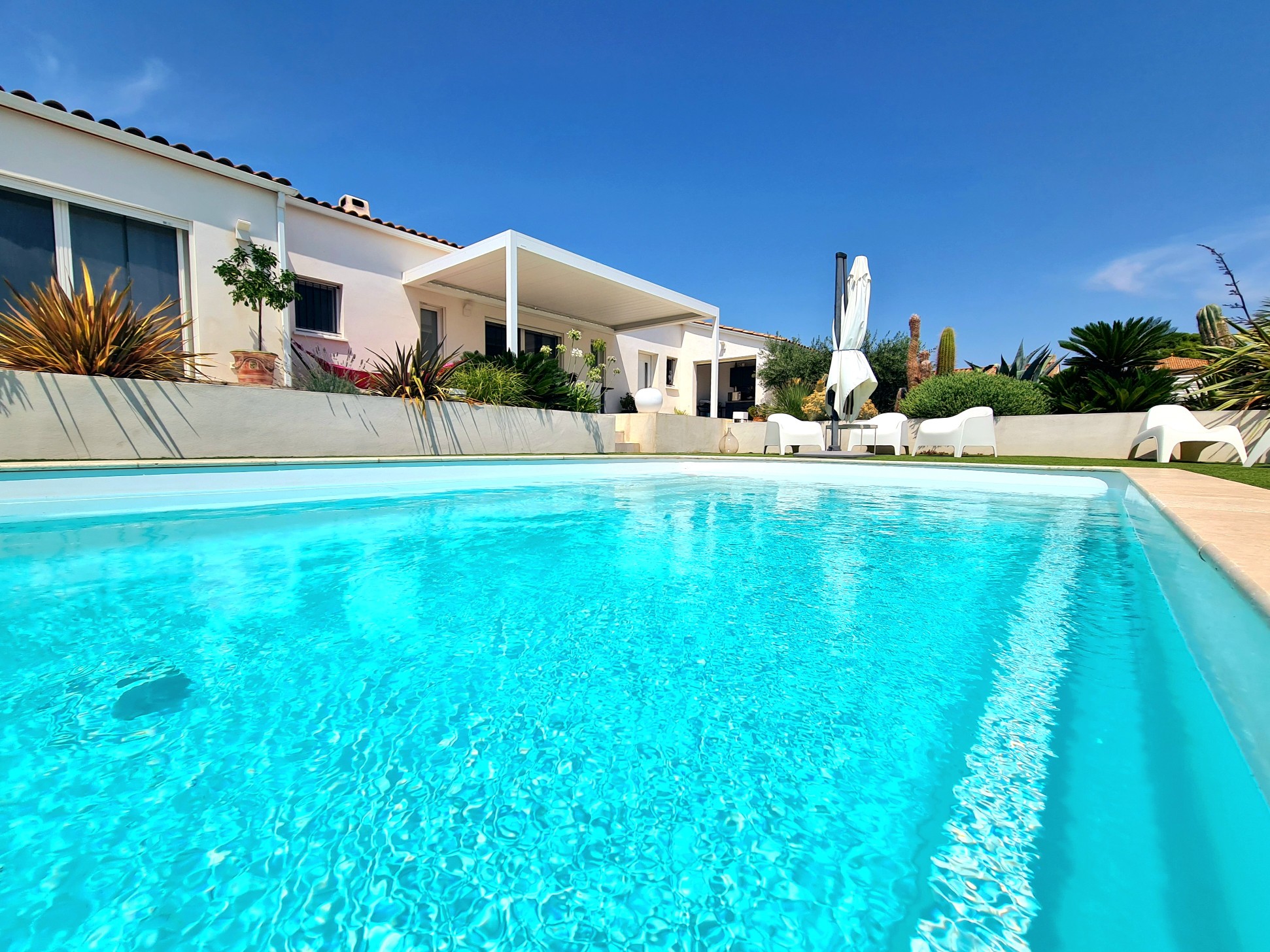 Contemporary Single Storey Villa With Pool