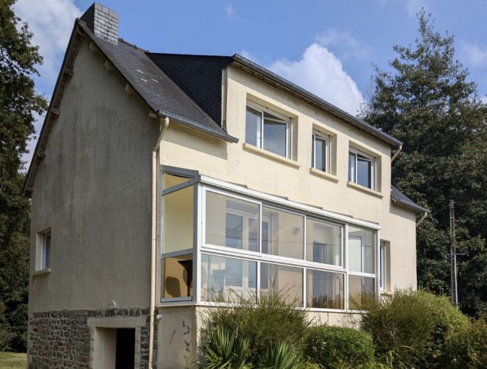 Detached House with Large Landscaped Garden