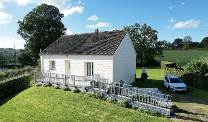 Detached House with Garden