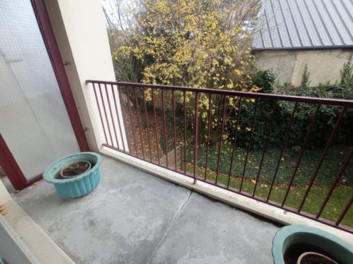 Apartment with Balcony in Heart of Town