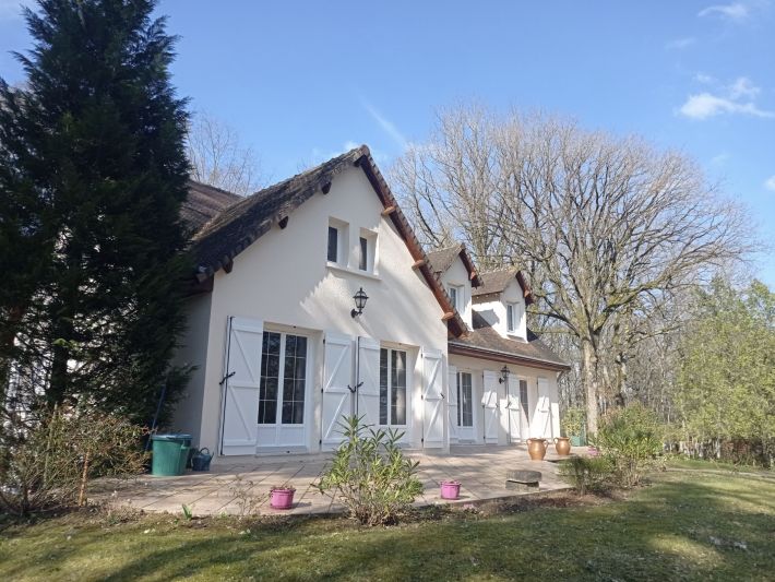 Detached House with Lovely Mature Gardens