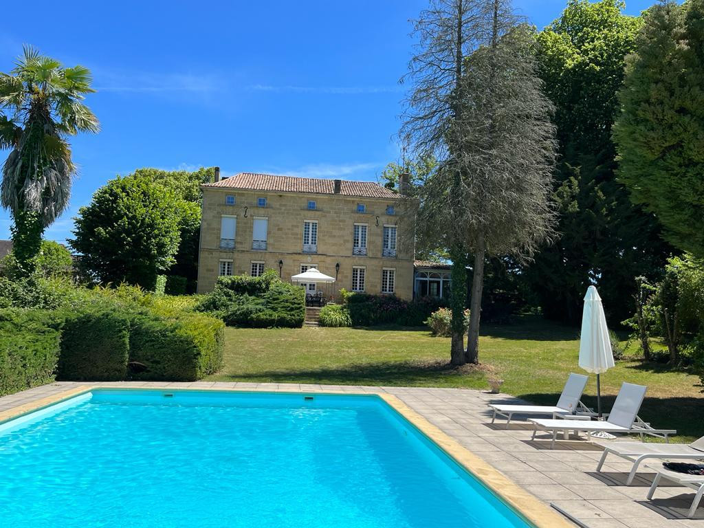 Countryside Manor House and Guest Cottage and Pool