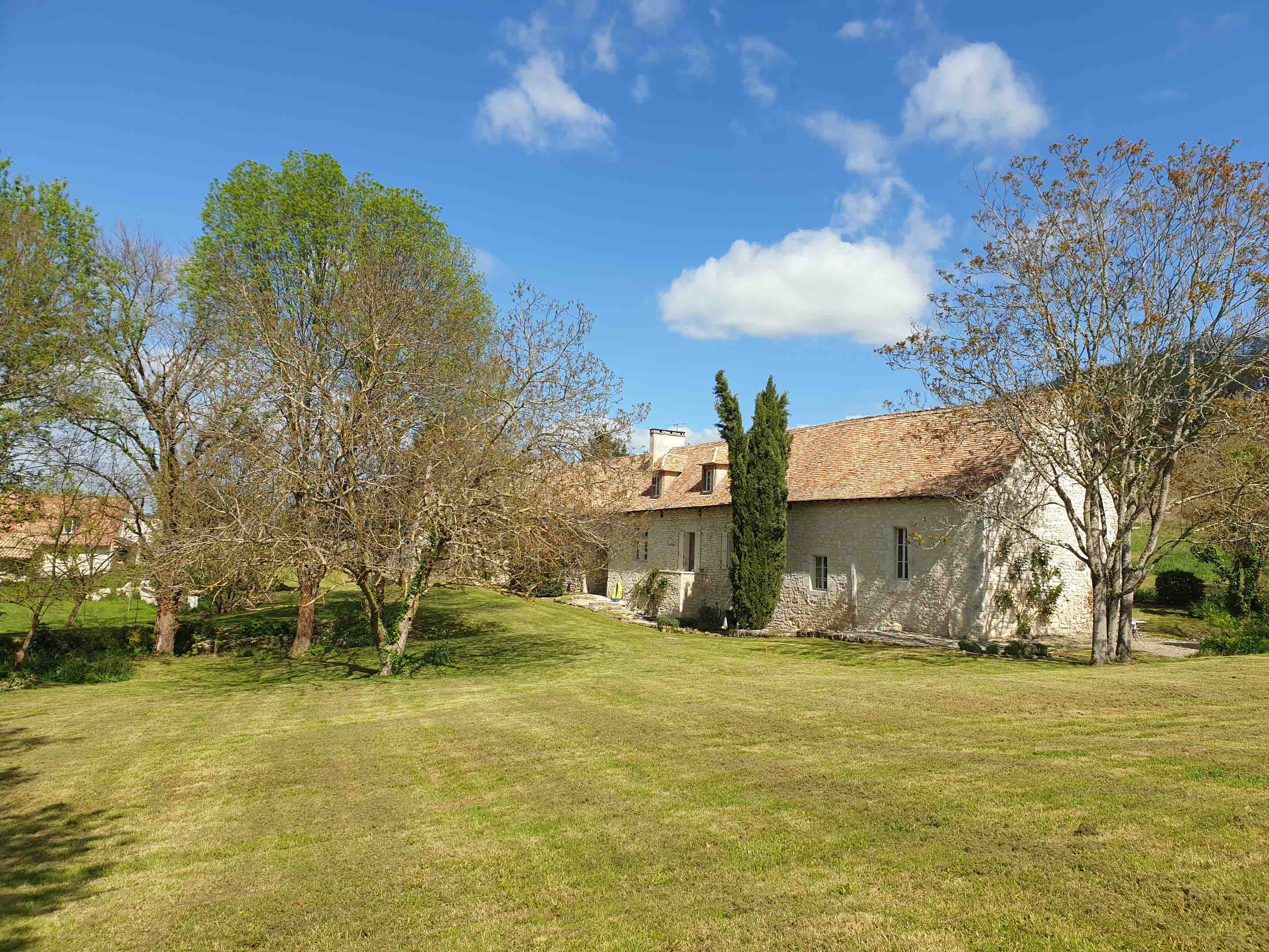 Detached Country House with Land and Swimming Pool