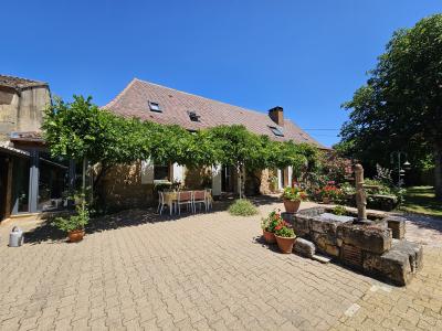 Detached Country House with Swimming Pool