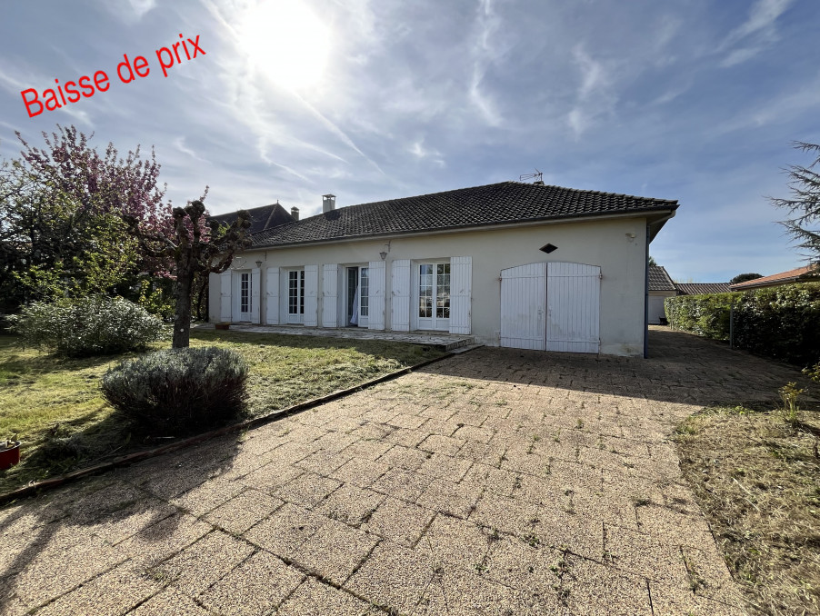 Detached House and Garden and Pool