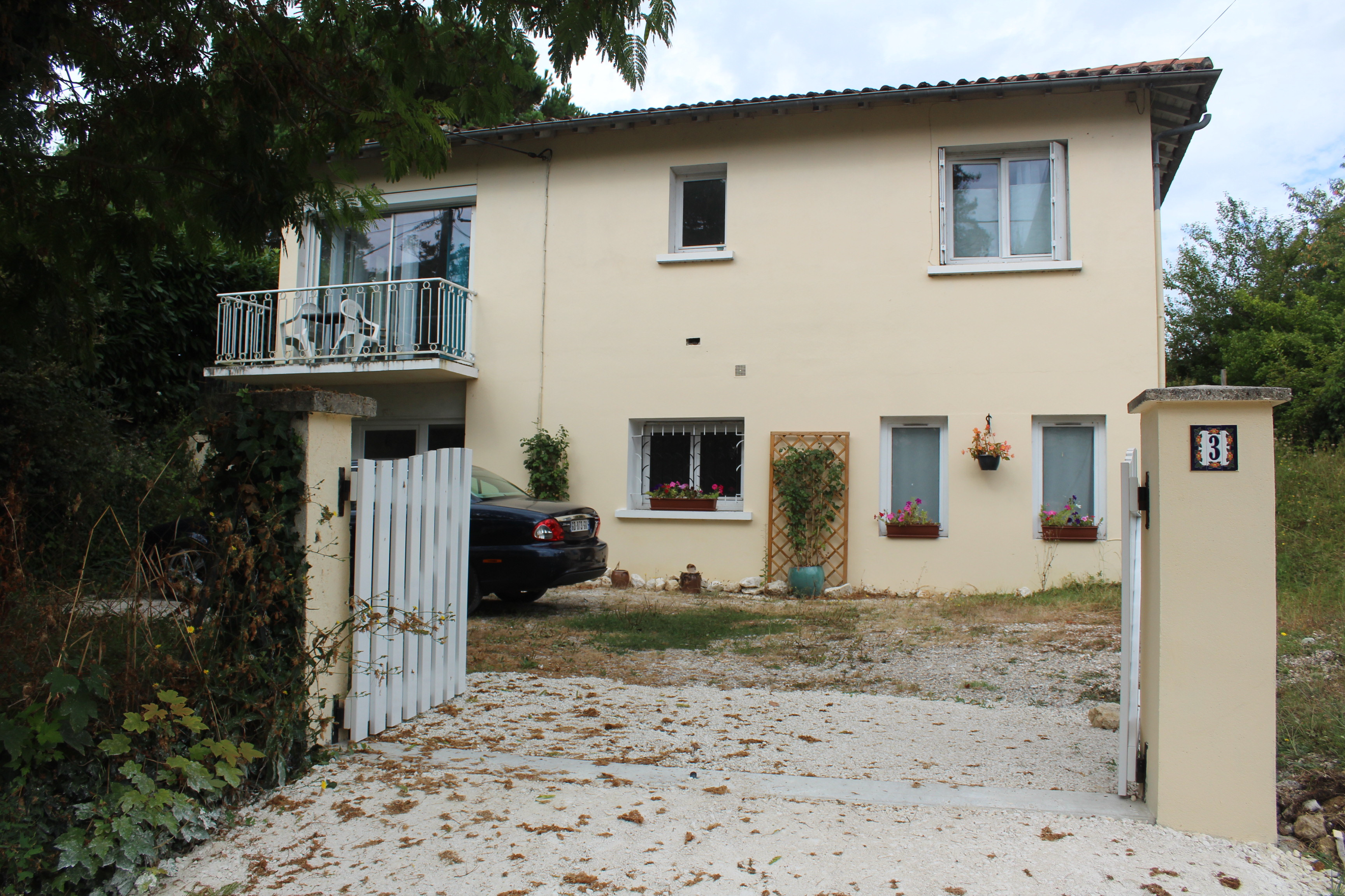 Detached House with Nice Garden