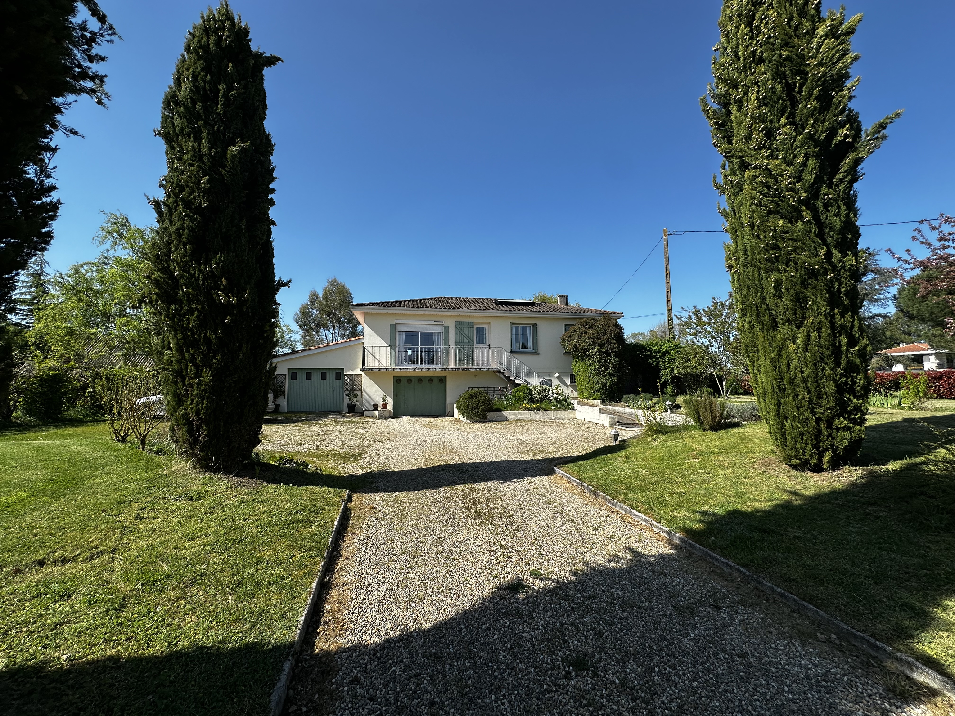 Detached House with Garden and Open Views