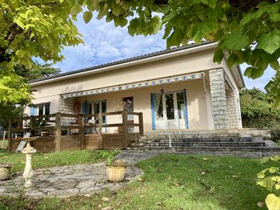 Detached House and Garden in Lovely Location