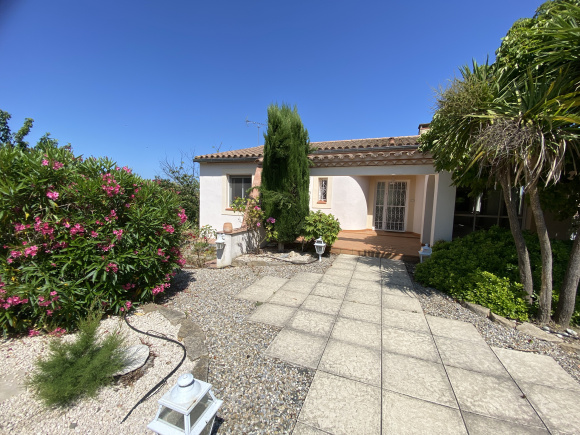 Single-Story Detached Villa with Garden