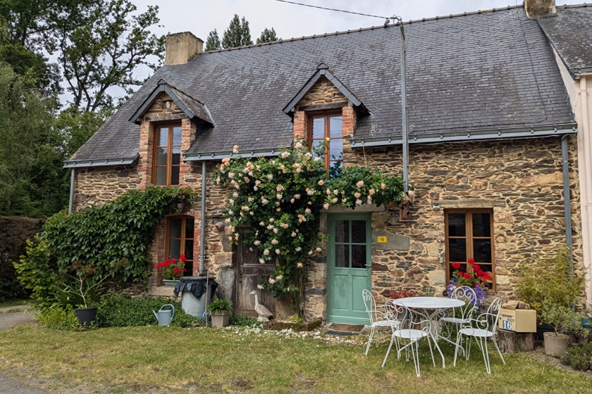 Charming Country House with Mature Garden