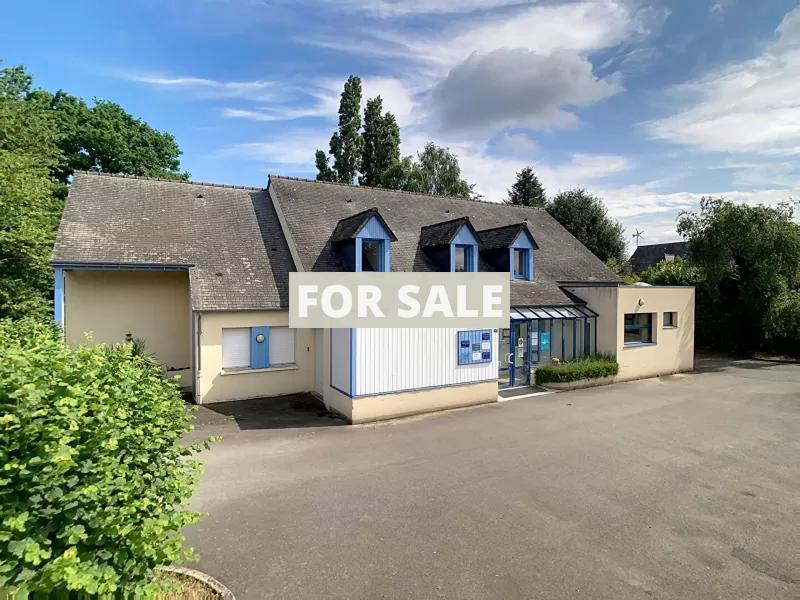 Detached House with Landscaped Garden