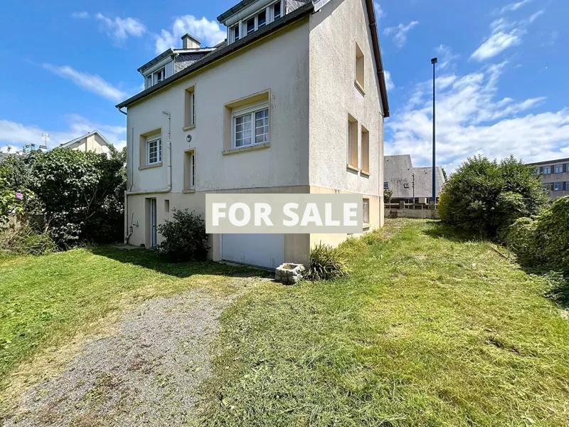 Detached House with Garden and Open Sea View