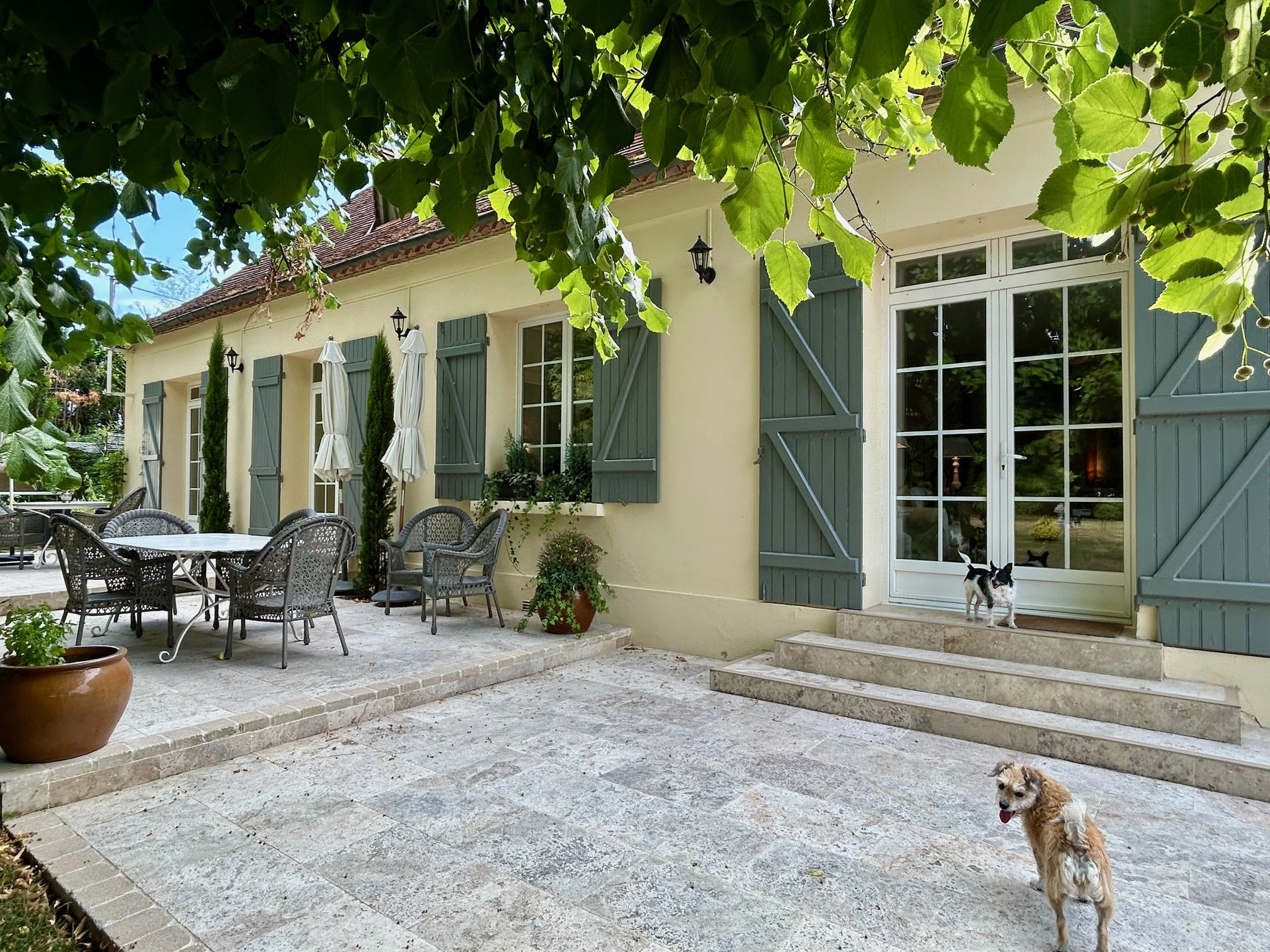 Beautifully Appointed Detached House with Garden