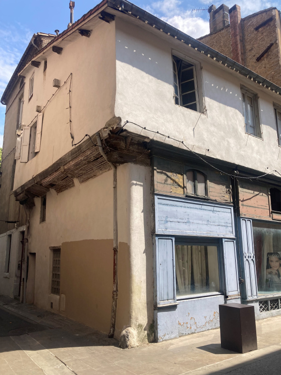 Bastide Building With 3 Apartments And Commercial Premises To Renovate