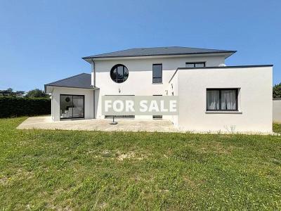Detached House and Garden in Coastal Resort