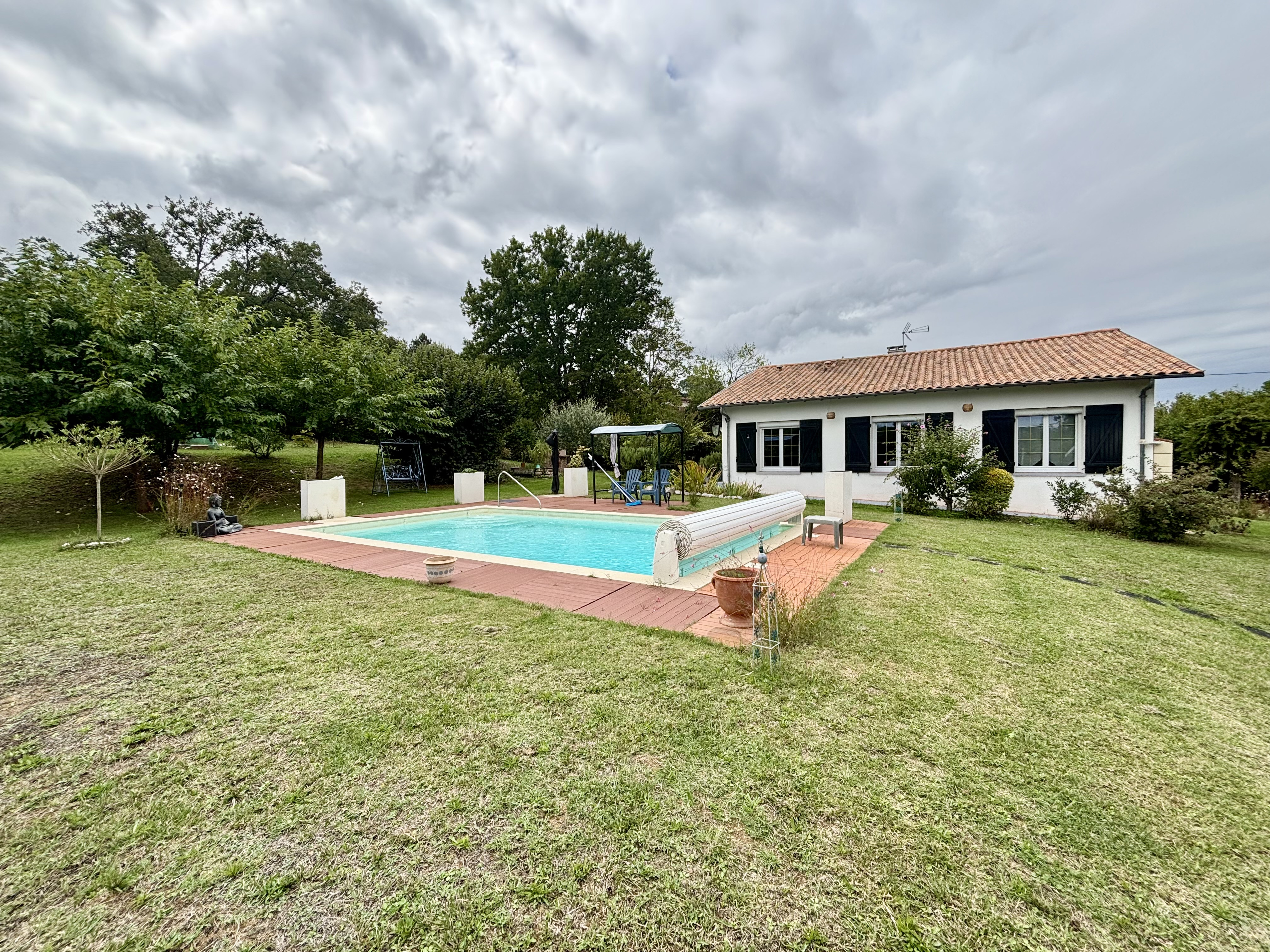Detached House and Guest Gite with Swimming Pool