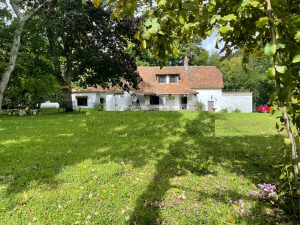 Detached Country House with Landscaped Garden