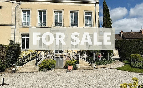 Manor House with Beautiful Landscaped Gardens and Pool