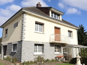 Detached House with Garden in Good Location