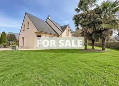 Detached House with Garden Close to the Coast