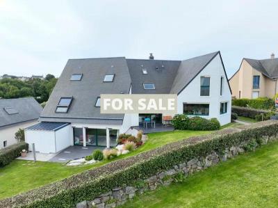 Contemporary Detached House with Sea View