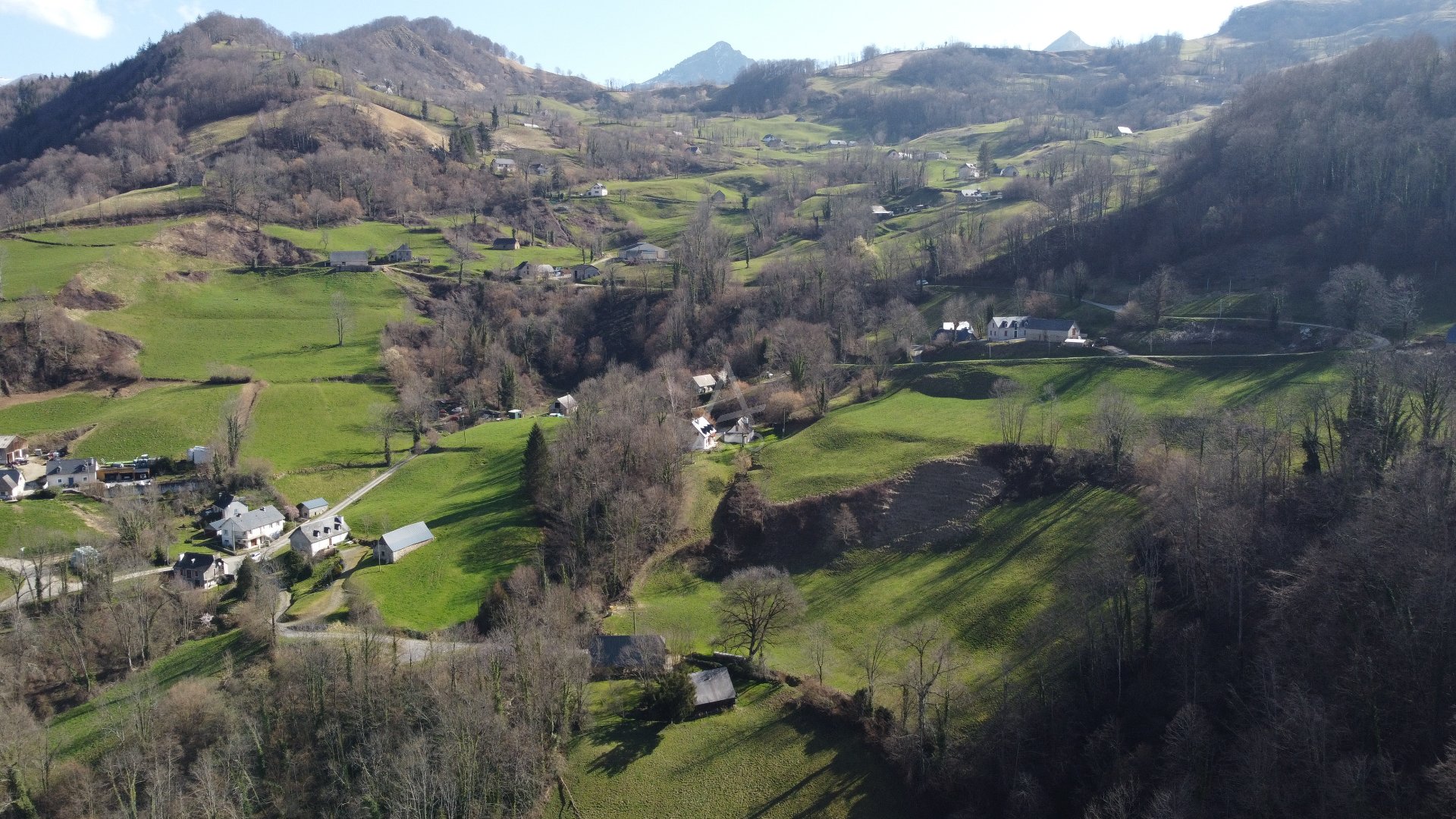 Barn to Renovate in Great Location with Beautiful Mountain Views