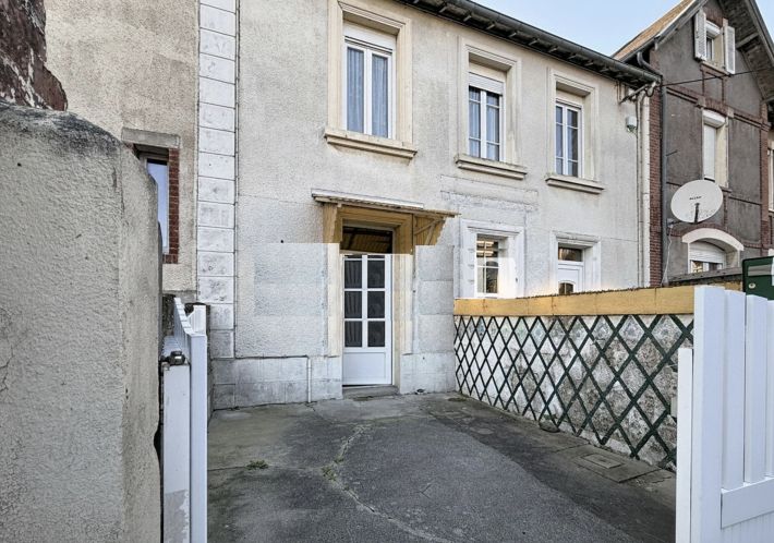 Traditional House with Garden by the Coast