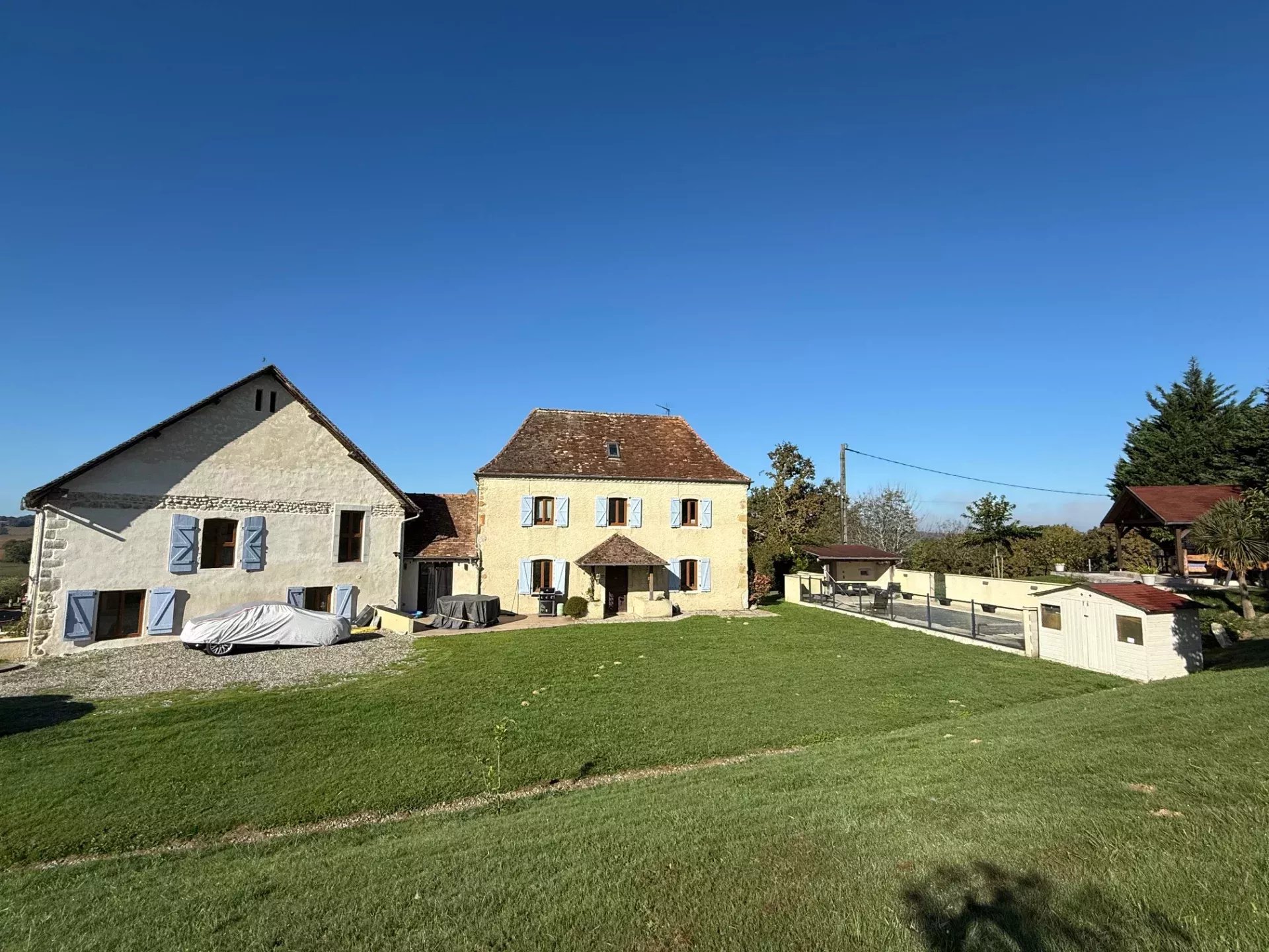 Beautiful Family House with Guest Gite and Pool