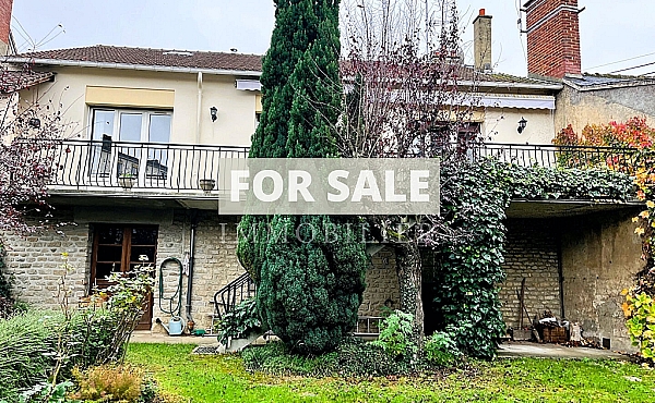 Town House with Neat Garden