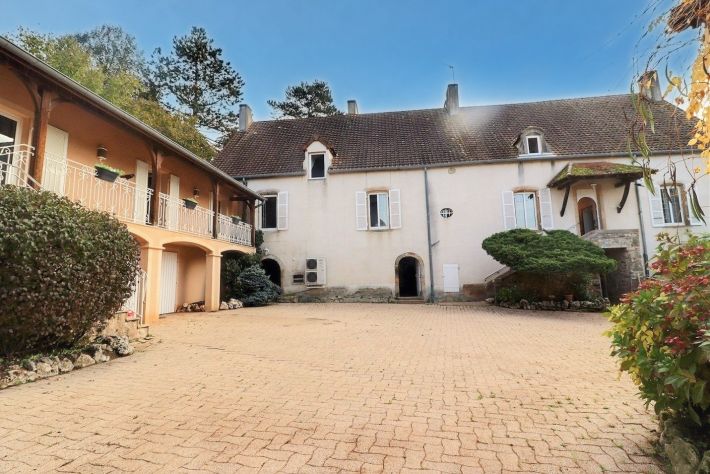 Beautiful Country House in Five Hectares of Land