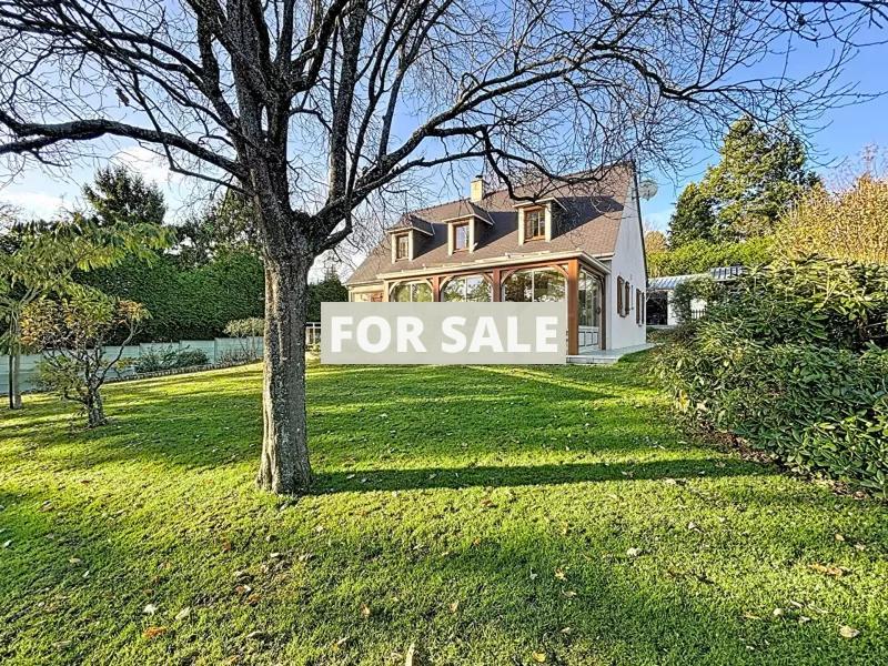 Detached House with Landscaped Garden