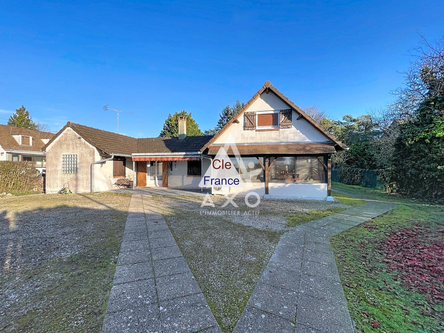 Detached House with Indoor Swimming Pool