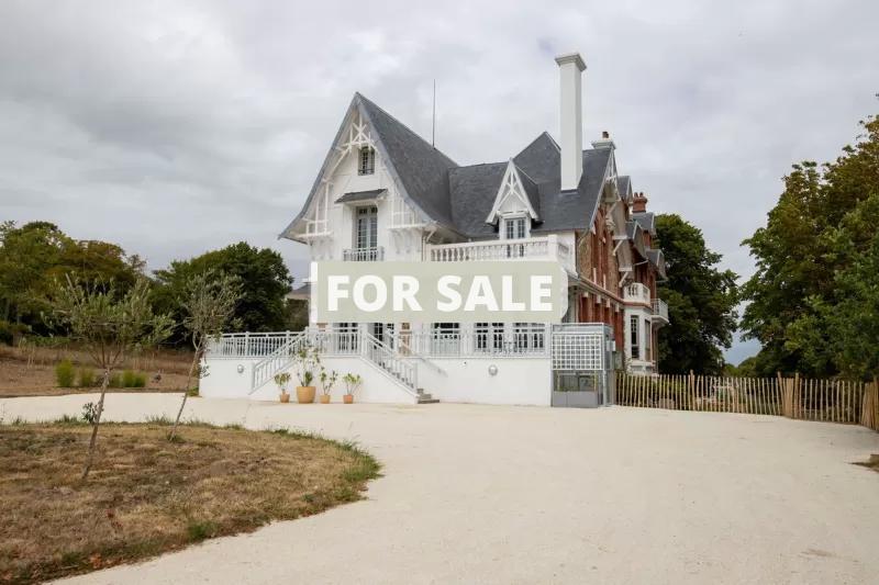 Detached House with Garden by the Coast