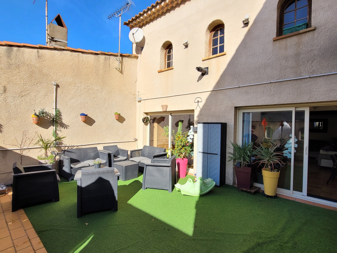 Spacious Winegrower's House with South-Facing Terrace