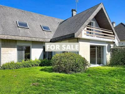 Detached Country House with Landscaped Garden