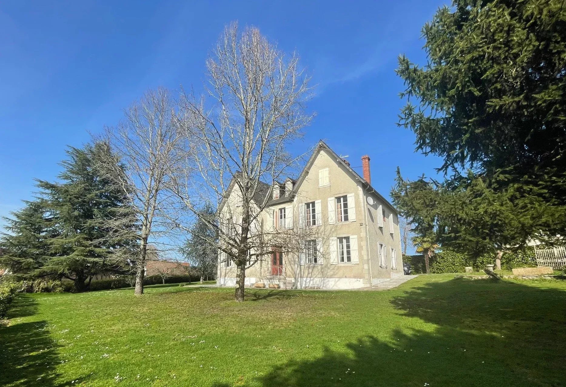 Charming Property In Lovely Location