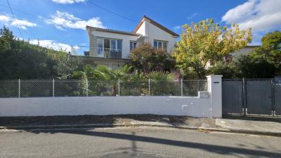 Villa with Garage  and Landscaped Garden